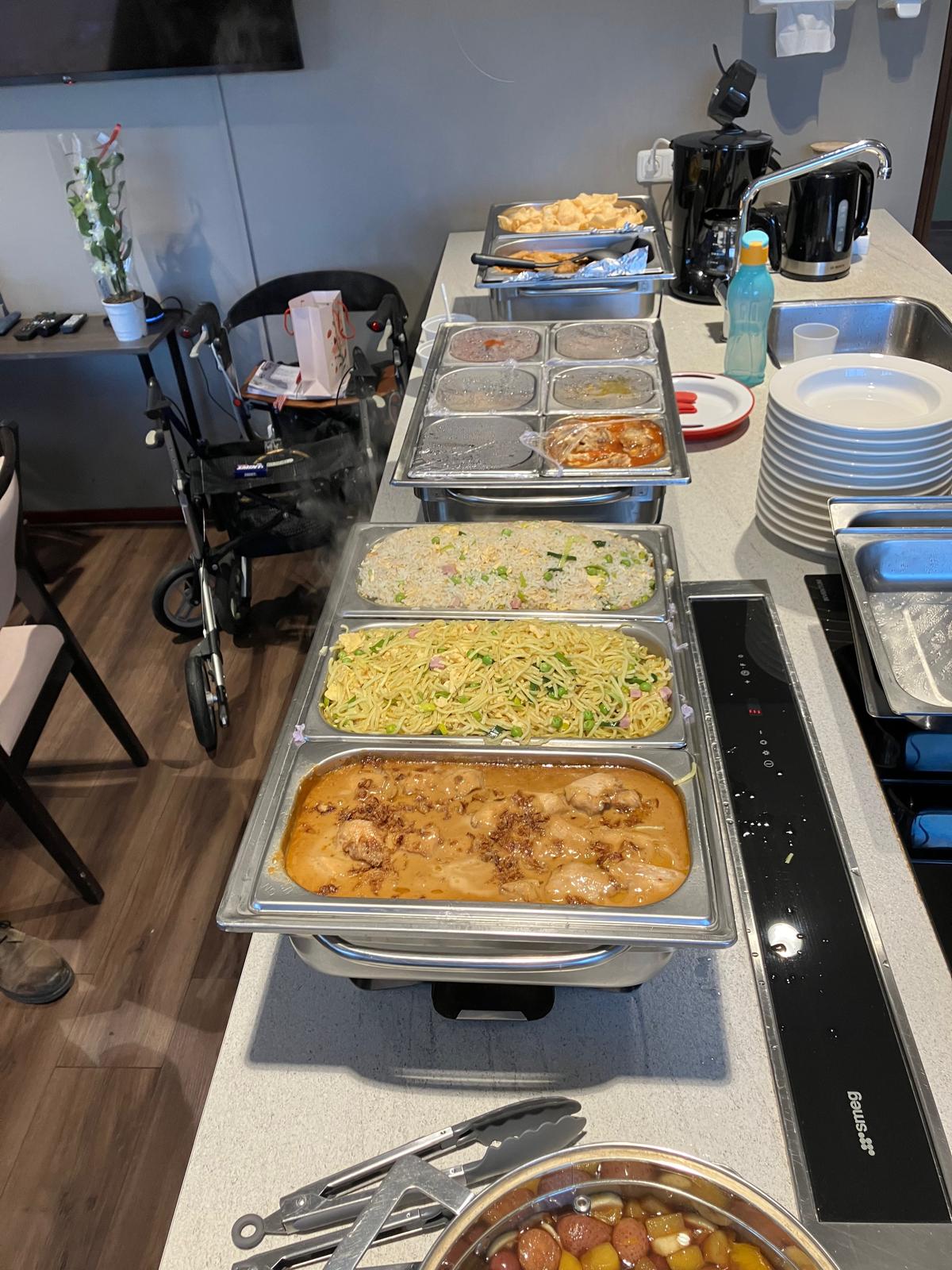Warm buffet klaargezet in het Dorpshuis Hierden.